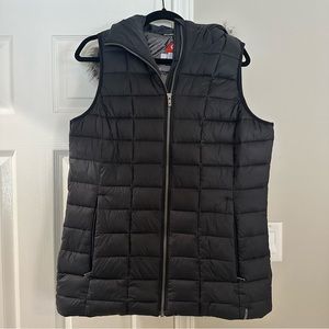 Women’s Columbia Omni-heat vest with fur hood. Size: large.